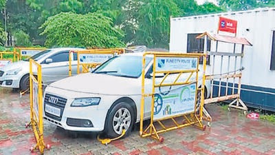 A luxury car was dropped off by the driver of the Khedkar family at the traffic division of Chaturshrungi police station. (ANI) A luxury car was dropped off by the driver of the Khedkar family at the traffic division of Chaturshrungi police station. (ANI)