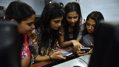 CUSAT CAT 2024 Btech 1st allotment: Last date to make fee pay payment is July 15. Check the steps to pay fee below. (Bachchan Kumar/Hindustan Times/For representation only)