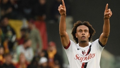 Joshua Zirkzee celebrates after scoring his team's second goal during the Italian Serie A football match between AS Roma and Bologna at the Olympic Stadium (AFP) Joshua Zirkzee celebrates after scoring his team's second goal during the Italian Serie A football match between AS Roma and Bologna at the Olympic Stadium (AFP)