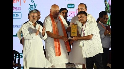 Ministers Surya Pratap Shahi and Dinesh Pratap Singh on the final day of a mango festival that was underway at Awadh Shilpgram in Lucknow on Sunday Ministers Surya Pratap Shahi and Dinesh Pratap Singh on the final day of a mango festival that was underway at Awadh Shilpgram in Lucknow on Sunday
