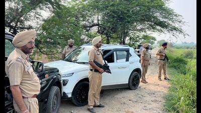 Policemen at the encounter spot in Banur, near Rajpura, Patiala district, on Sunday. (HT pohoto)