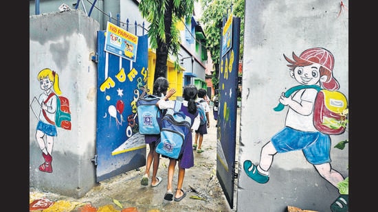 Students at the KMC-operated Acharya Prafulla Chandra Roy Memorial School in Kolkata. (Samir Jana/HT) Students at the KMC-operated Acharya Prafulla Chandra Roy Memorial School in Kolkata. (Samir Jana/HT)