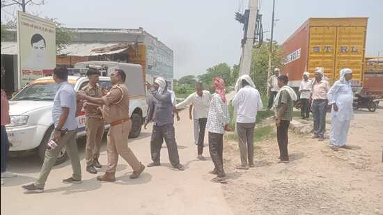 Followers of Bhole Baba outside the ashram being turned back. (HT)