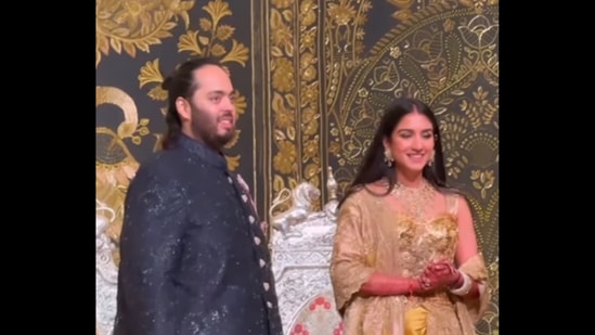 The image shows Radhika Merchant and Anant Ambani's first looks from reception. (Screenshot)