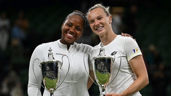 Winners Taylor Townsend (left) of the USA and Katerina Siniakova of the Czech Republic pose with their trophies after their victory against Gabriela Dabrowski of Canada and Erin Routliffe of New Zealand (AFP)