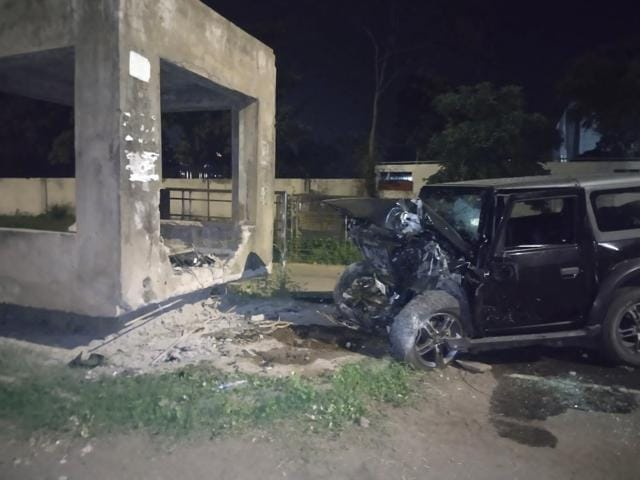 Mangled remains of the victim’s Thar Jeep that he crashed into a wall in IT Park, Chandigarh, on Saturday night. (HT Photo)