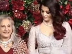 Aishwarya Rai, Jaya Bachchan and Shweta Nanda posed together for paparazzi. Aishwarya Rai, Jaya Bachchan and Shweta Nanda posed together for paparazzi.