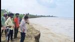 Farmers watching Mohana river eroding their agri land at Jasnagar in Nighasan tehsil on India-Nepal border on Monday. (Sourced) Farmers watching Mohana river eroding their agri land at Jasnagar in Nighasan tehsil on India-Nepal border on Monday. (Sourced)