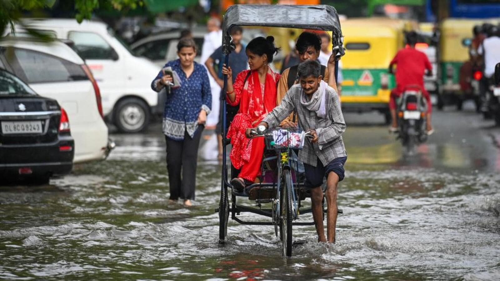 Sudden morning rainfall in Delhi holds up traffic, hits flight operations