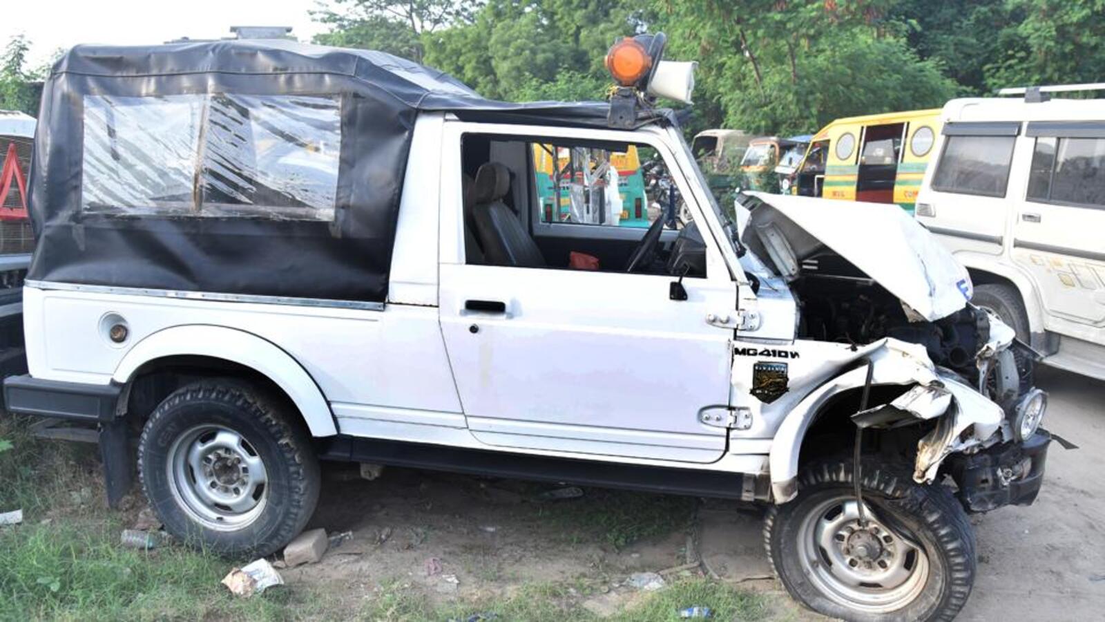 Ghaziabad: School children injured as Gypsy hits e-rickshaw