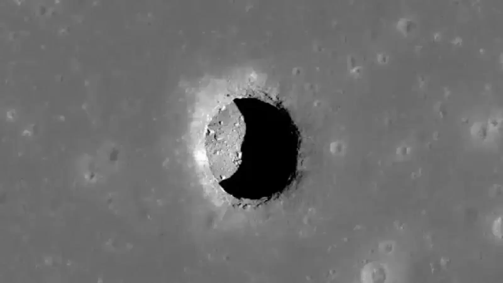 अंतरिक्ष यात्रियों के लिए भविष्य का ठिकाना? ऐतिहासिक अपोलो 11 साइट के पास चंद्रमा पर बड़ी गुफा मिली