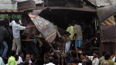11/7 Mumbai Serial Bomb Blasts - Blast site at Mahim Station - HT Photo by Ritesh Uttamchandani 11.07.06 11/7 Mumbai Serial Bomb Blasts - Blast site at Mahim Station - HT Photo by Ritesh Uttamchandani 11.07.06