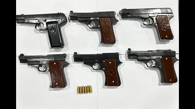 Guns recovered from inter-state weapon smuggling module with the arrest of two operatives of foreign-based terrorist Lakhbir alias Landa. (HT File) Guns recovered from inter-state weapon smuggling module with the arrest of two operatives of foreign-based terrorist Lakhbir alias Landa. (HT File)