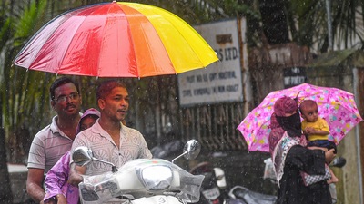 The average rainfall recorded in Mumbai from Sunday morning to Monday morning is 115.81 mm reported HT.(PTI Photo)
