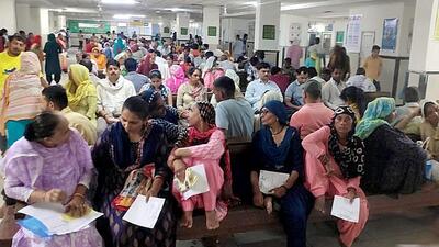 Patients waiting in the out-patient department of the Rohtak civil hospital as doctors struck work for two hours from 9am to 11am on Monday. (Manoj Dhaka/HT) Patients waiting in the out-patient department of the Rohtak civil hospital as doctors struck work for two hours from 9am to 11am on Monday. (Manoj Dhaka/HT)