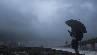 The IMD has issued a red alert for Mumbai suburbs amid heavy rainfall (HT Photos) The IMD has issued a red alert for Mumbai suburbs amid heavy rainfall (HT Photos)