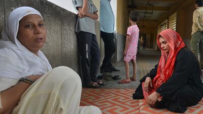 The mother and wife of 32-year-old man Riyazuddin inside GTB Hospital. (HT Photo) The mother and wife of 32-year-old man Riyazuddin inside GTB Hospital. (HT Photo)