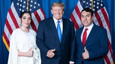 Donald Trump posing with the couple. (X/@ada_lluch) Donald Trump posing with the couple. (X/@ada_lluch)