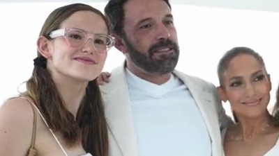 Violet looks just like her mother Jennifer Garner. Also seen here are Ben Affleck and Jennifer Lopez. Violet looks just like her mother Jennifer Garner. Also seen here are Ben Affleck and Jennifer Lopez.