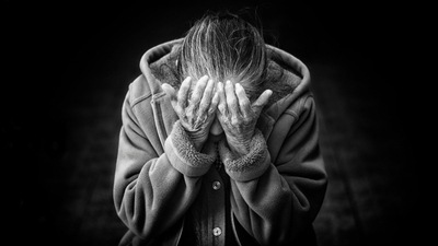Grief is very personal. The way one views grief and finds a way to navigate through it depends on various factors. But the way to get over grief is the way through it. It is important to learn to be empathetic and calm with ourselves when we walk through grief to find peace. “When it comes to grief, there isn’t a right or wrong day to do it, but the pillars of mindfulness can be an excellent starting point,” wrote Therapist Andrea Evgeniou. (Unsplash) Grief is very personal. The way one views grief and finds a way to navigate through it depends on various factors. But the way to get over grief is the way through it. It is important to learn to be empathetic and calm with ourselves when we walk through grief to find peace. “When it comes to grief, there isn’t a right or wrong day to do it, but the pillars of mindfulness can be an excellent starting point,” wrote Therapist Andrea Evgeniou. (Unsplash)