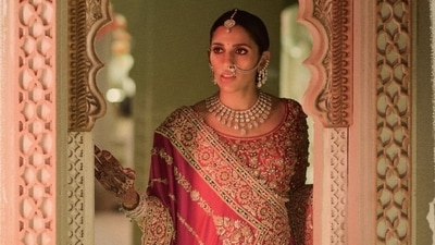 Shloka Mehta wears a 450-carat diamond necklace with gigantic hearts to Anant Ambani's wedding. (Instagram ) Shloka Mehta wears a 450-carat diamond necklace with gigantic hearts to Anant Ambani's wedding. (Instagram )
