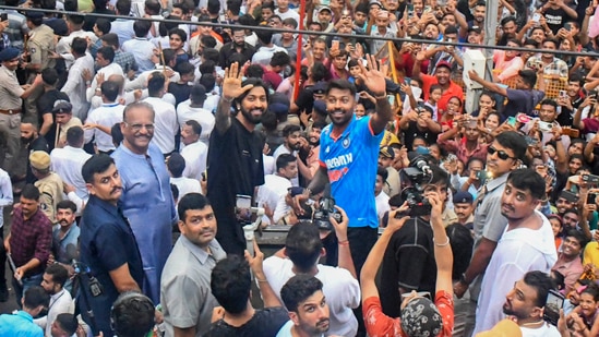 Hardik Pandya's World Cup party continues, gets hero's welcome in Vadodara's roadshow