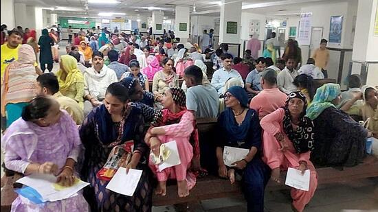 Patients waiting in the out-patient department of the Rohtak civil hospital as doctors struck work for two hours from 9am to 11am on Monday. (Manoj Dhaka/HT)