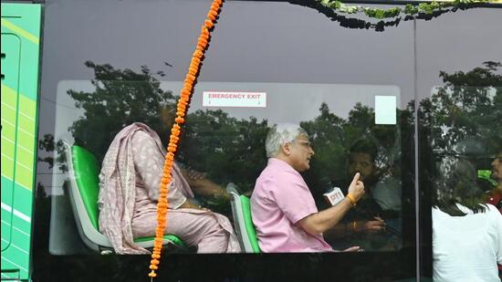 Transport Minister Kailash Gahlot on a mohalla bus on Monday as it went on trial at Delhi Secretariat. (Vipun Kumar/HT)