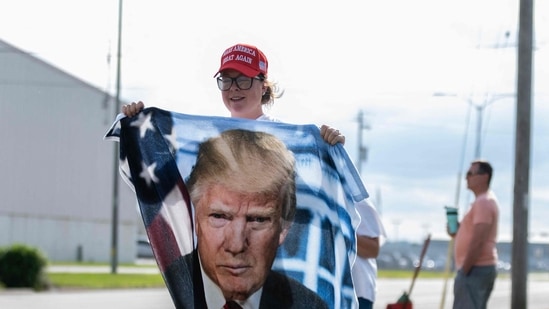 MILWAUKEE, WISCONSIN - JULY 14: Supporters of Republican presidential candidate, former U.S. President Donald await his arrival at Milwaukee Mitchell International Airport on May 10, 2024 in Milwaukee, Wisconsin. (Photo by Jim Vondruska / GETTY IMAGES NORTH AMERICA / Getty Images via AFP)