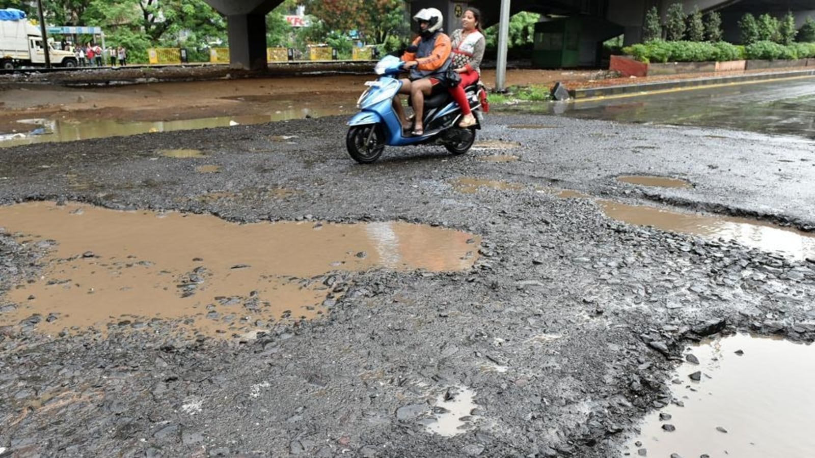 Bengaluru roads to be white-topped with ₹1800 crore. ‘Will last for 25 years,’ says DK Shivakumar