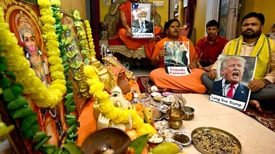 Members of Hindu Sena held a special prayer meet for the long life of US former US President Donald Trump, in New Delhi (Photo by Money SHARMA / AFP) (AFP) Members of Hindu Sena held a special prayer meet for the long life of US former US President Donald Trump, in New Delhi (Photo by Money SHARMA / AFP) (AFP)