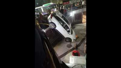 One Manoj Kalgude from Pashan was inside the car along with two of his friends. (HT PHOTO)