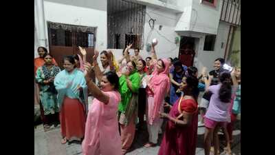 Residents of Rahim Nagar celebrate after CM Yogi Adityanath announced that no house will be demolished. (HT File) Residents of Rahim Nagar celebrate after CM Yogi Adityanath announced that no house will be demolished. (HT File)