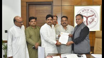 Teachers’ body gave a representation to chief secretary Manoj Kumar Singh in Lucknow on July 16. (Sourced) Teachers’ body gave a representation to chief secretary Manoj Kumar Singh in Lucknow on July 16. (Sourced)