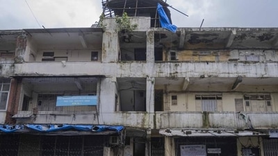 Two wings of the ground plus two storeyed Ram Nagar Trust building in Borivali, demarcated as ‘highly dilapidated’ by the BMC, have been awaiting demolition for over six months. But things are in limbo because of a lack of consensus on redevelopment between the landlord and the tenants, who are part owners of the building under the pagdi system. (Satish Bate/ Hindustan Times) Two wings of the ground plus two storeyed Ram Nagar Trust building in Borivali, demarcated as ‘highly dilapidated’ by the BMC, have been awaiting demolition for over six months. But things are in limbo because of a lack of consensus on redevelopment between the landlord and the tenants, who are part owners of the building under the pagdi system. (Satish Bate/ Hindustan Times)