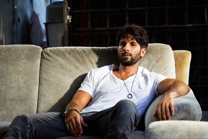 Shahid Kapoor's web series Farzi has served as an inspiration for a crime. Shahid Kapoor's web series Farzi has served as an inspiration for a crime.