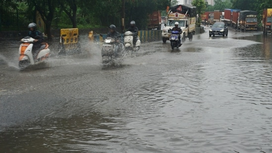 After rain in thane water logging at Saket road in Thane. (HT Photo)