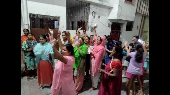 Residents of Rahim Nagar celebrate after CM Yogi Adityanath announced that no house will be demolished. (HT File)