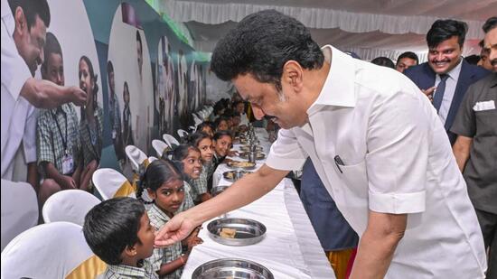 Tamil Nadu Chief Minister MK Stalin offers food to a student during the launch of expansion of the breakfast scheme for primary school children to state-aided private schools in rural regions, in Thiruvallur district, Monday, July 15, 2024. The scheme's expansion also marks the birth anniversary of late Chief Minister K Kamaraj, which is observed as 'Kalvi Valarchi Naal,' (Education Development Day) by the state government. (PTI)