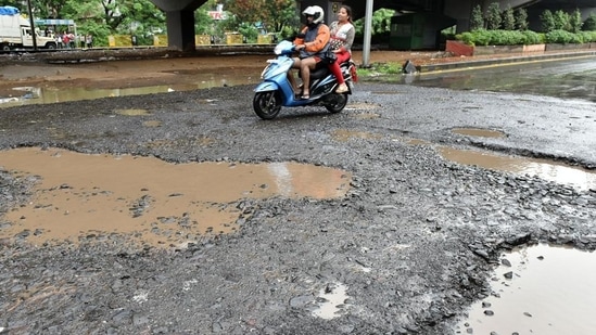 Bengaluru roads to be white-topped with <span class='webrupee'>?</span>1800 crore. ‘Will last for 25 years’(HT File Photo)