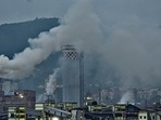 The court’s order noted the National Green Tribunal’s (NGT) findings on the poor air quality in Mahul and stated that no one should be forced to live in such conditions. (Vijayanand Gupta/HT PHOTO) The court’s order noted the National Green Tribunal’s (NGT) findings on the poor air quality in Mahul and stated that no one should be forced to live in such conditions. (Vijayanand Gupta/HT PHOTO)