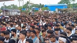 Watch: Stampede-like situation as hundreds of job seekers turn up for interview in Mumbai