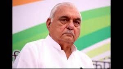 Haryana chief minister Bhupinder Singh Hooda said now the BJP has again increased the income limit for the creamy layer to ₹8 lakh just to mislead the BCs in the upcoming elections. (HT File) Haryana chief minister Bhupinder Singh Hooda said now the BJP has again increased the income limit for the creamy layer to ₹8 lakh just to mislead the BCs in the upcoming elections. (HT File)