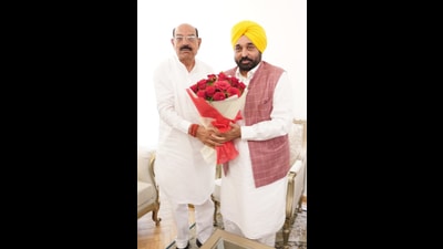 Mohinder Bhagat meets Punjab Chief Minister Bhagwant Mann after being elected as the MLA from Jalandhar West in the by-polls. (PTI)