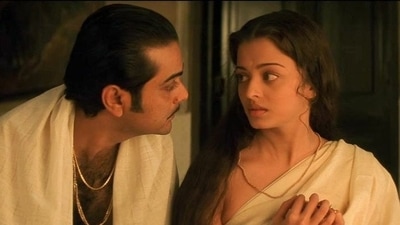 Prosenjit Chatterjee and Rituparno Ghosh in a still from Chokher Bali.