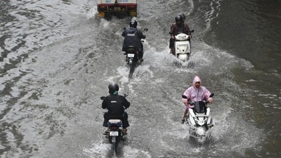 Extremely heavy rains in Mumbai and parts of Maharashta have led to waterlogging in the roads (HT photo) (Satish Bate/Hindustan Times) Extremely heavy rains in Mumbai and parts of Maharashta have led to waterlogging in the roads (HT photo) (Satish Bate/Hindustan Times)