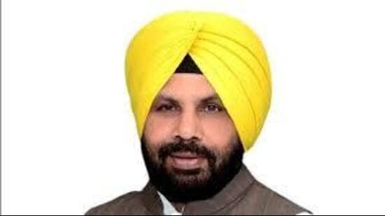 Amid reports that the National Highways Authority of India (NHAI) has scrapped some projects in Punjab, state public works department minister Harbhajan Singh ETO said no project has been shelved. (HT File)