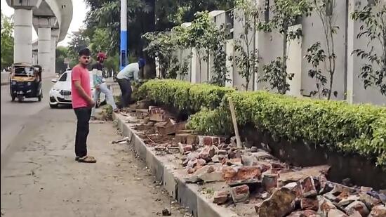 Kamuoyuna yapılan duyurunun ardından Puja Khedkar'ın ailesinin evinin yakınındaki yasadışı yapı temizlendi: resmi