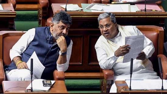 Karnataka chief minister Siddaramaiah with deputy chief minister DK Shivakumar.(ANI file)