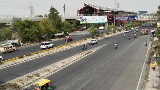 The GT Road stretch in Ghaziabad will be out of bounds to light vehicles from July 28, said traffic police. (Sakib Ali /HT Photo)